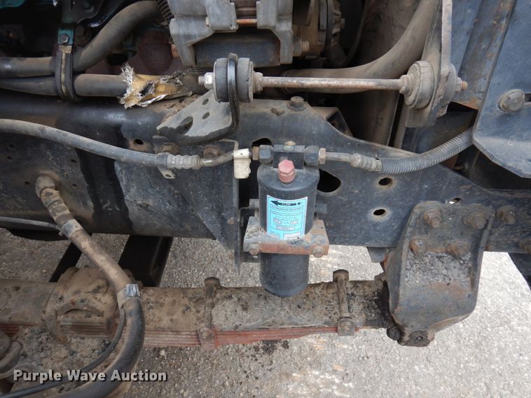 image for item MF9554 1999 International 4700  oil distributor truck