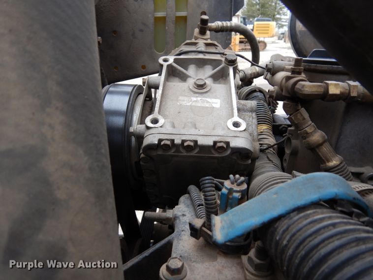 image for item MF9554 1999 International 4700  oil distributor truck