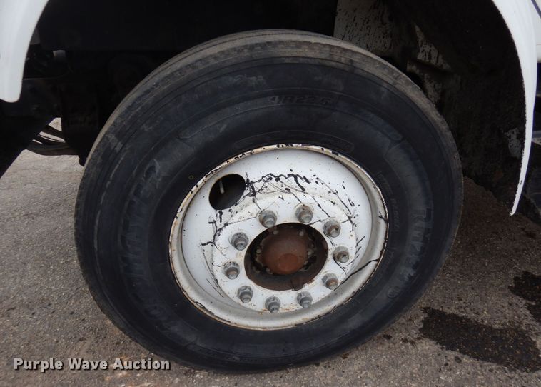 image for item MF9554 1999 International 4700  oil distributor truck