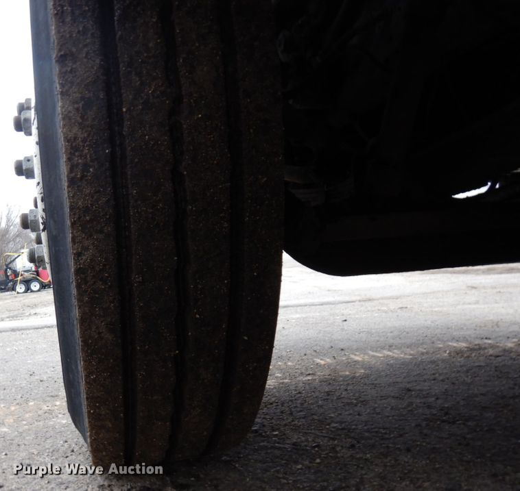 image for item MF9554 1999 International 4700  oil distributor truck