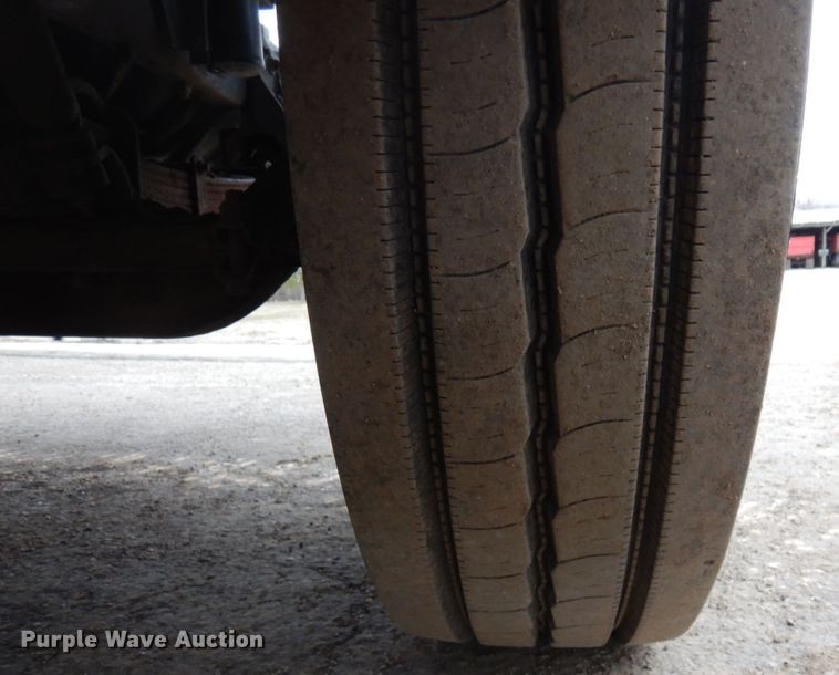 image for item MF9554 1999 International 4700  oil distributor truck