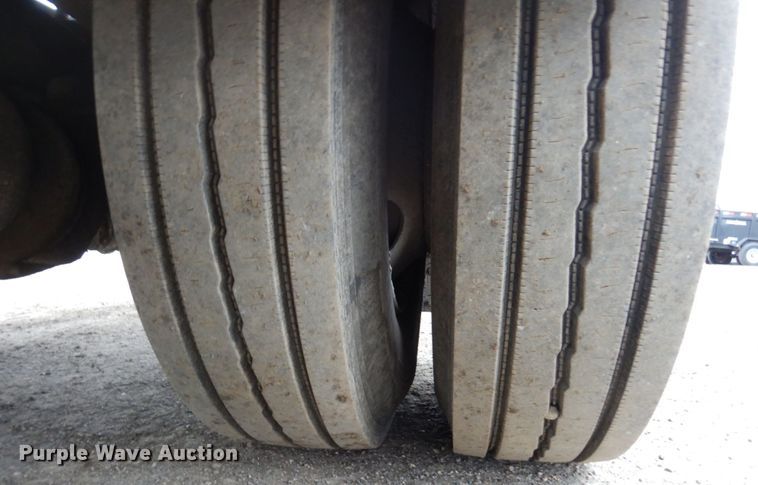 image for item MF9554 1999 International 4700  oil distributor truck