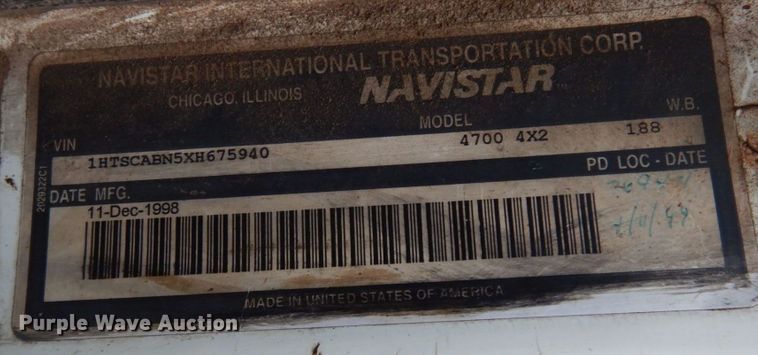 image for item MF9554 1999 International 4700  oil distributor truck