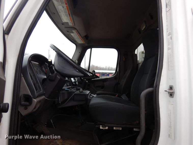 image for item MF9555 2008 Freightliner M2 106  street sweeper truck