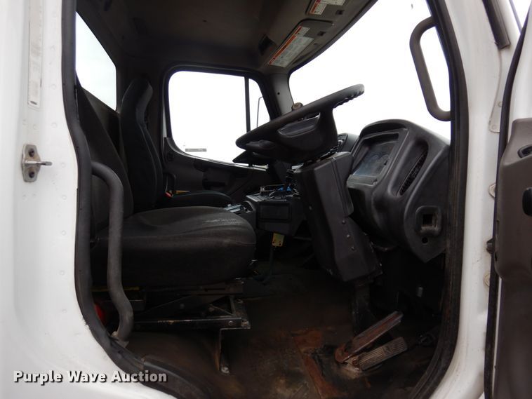 image for item MF9555 2008 Freightliner M2 106  street sweeper truck