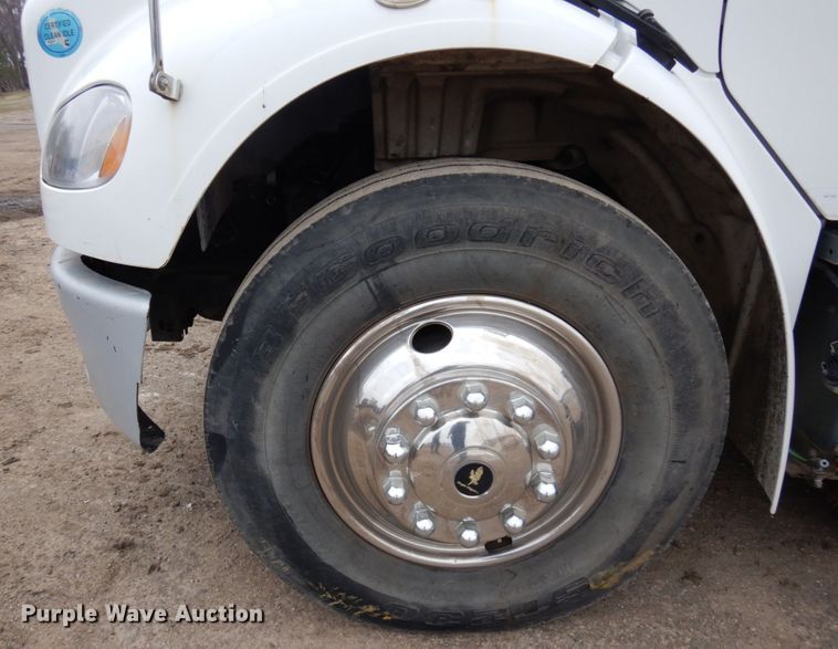 image for item MF9555 2008 Freightliner M2 106  street sweeper truck