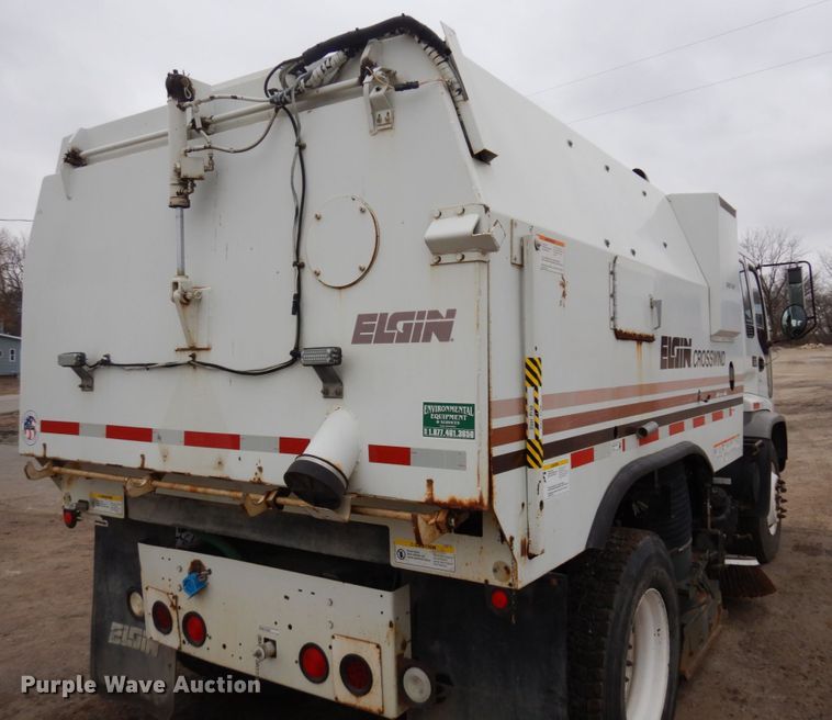 image for item MF9556 1998 GMC T7500  street sweeper truck