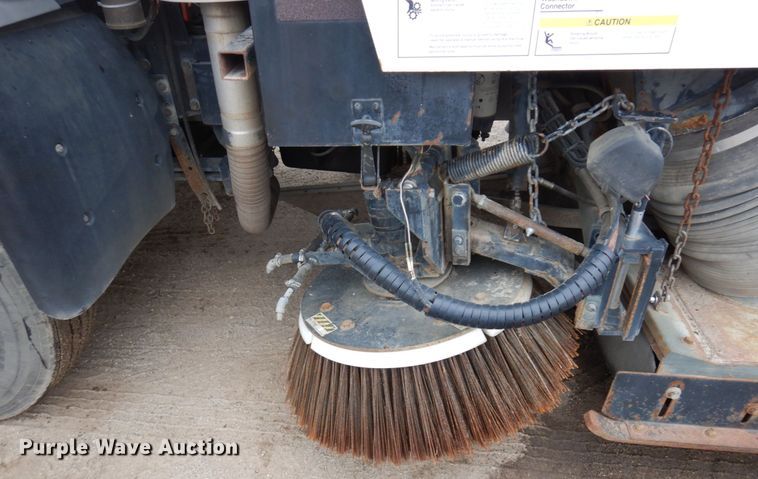 image for item MF9556 1998 GMC T7500  street sweeper truck