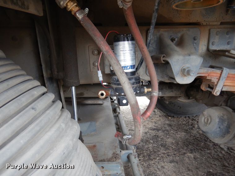 image for item MF9556 1998 GMC T7500  street sweeper truck