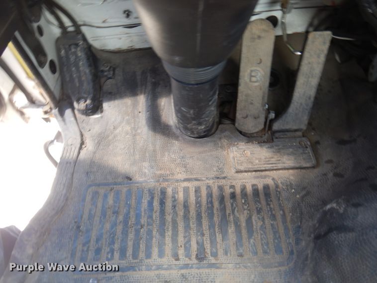 image for item MF9556 1998 GMC T7500  street sweeper truck