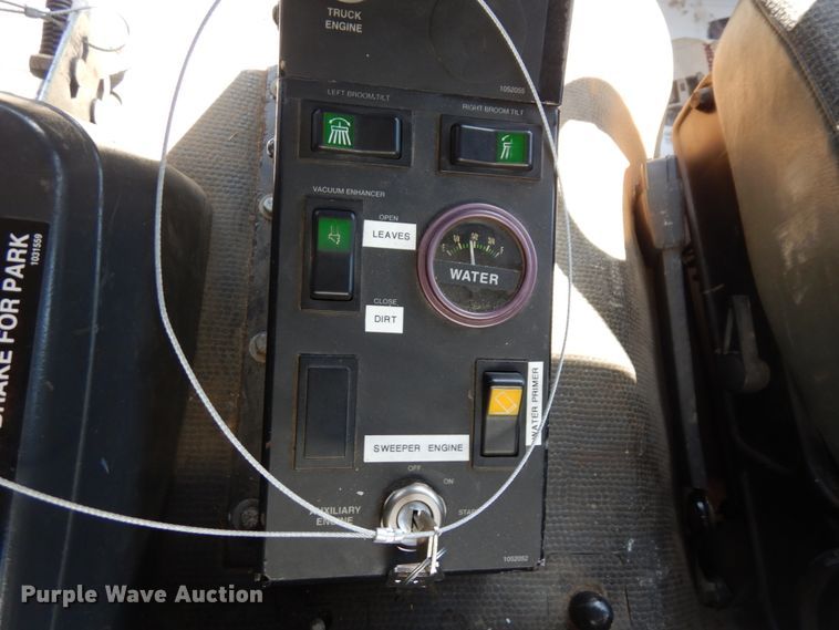 image for item MF9556 1998 GMC T7500  street sweeper truck