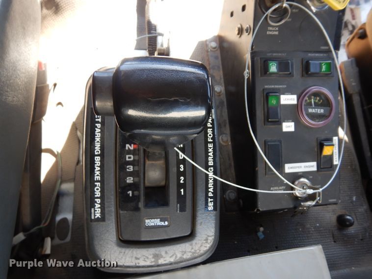 image for item MF9556 1998 GMC T7500  street sweeper truck