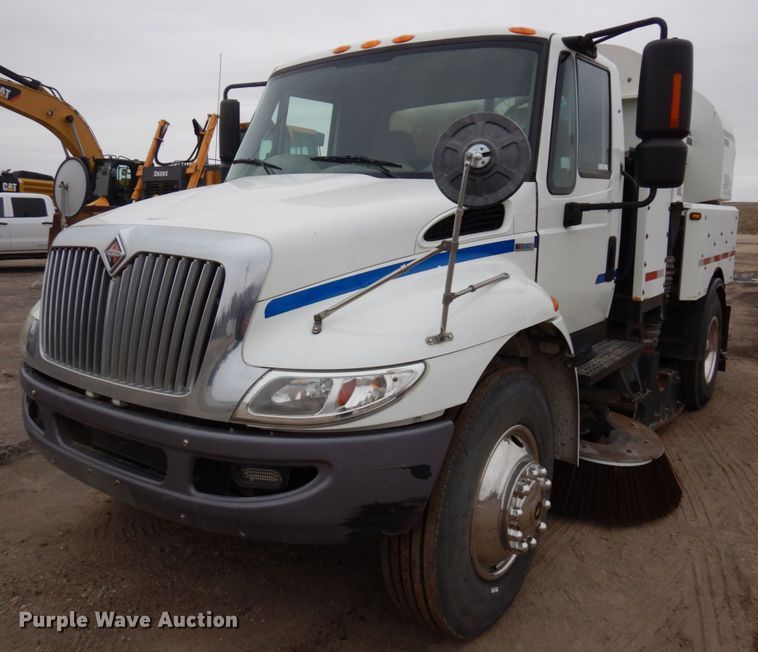 image for item MF9557 2010 International DuraStar 4300  street sweeper truck