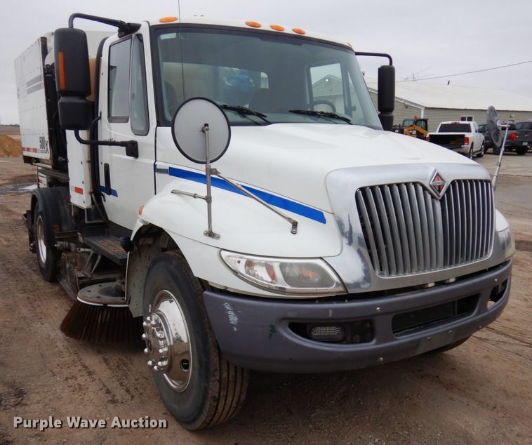 image for item MF9557 2010 International DuraStar 4300  street sweeper truck
