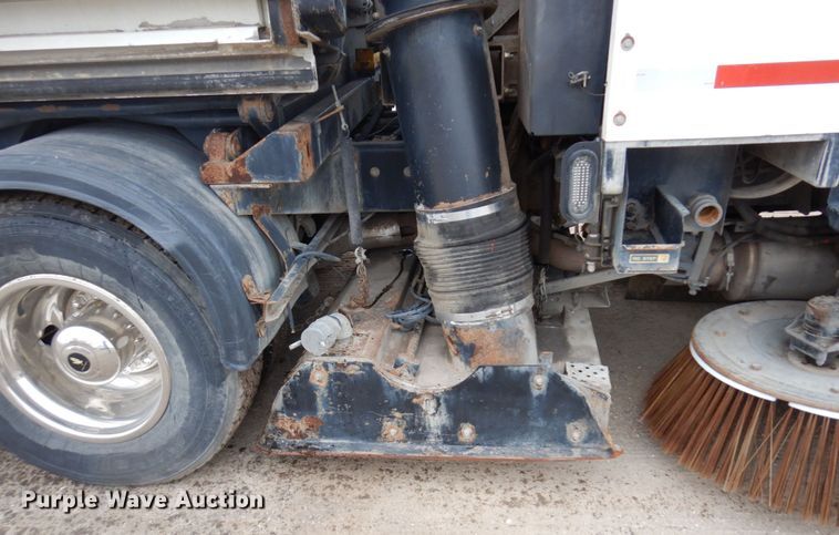 image for item MF9557 2010 International DuraStar 4300  street sweeper truck