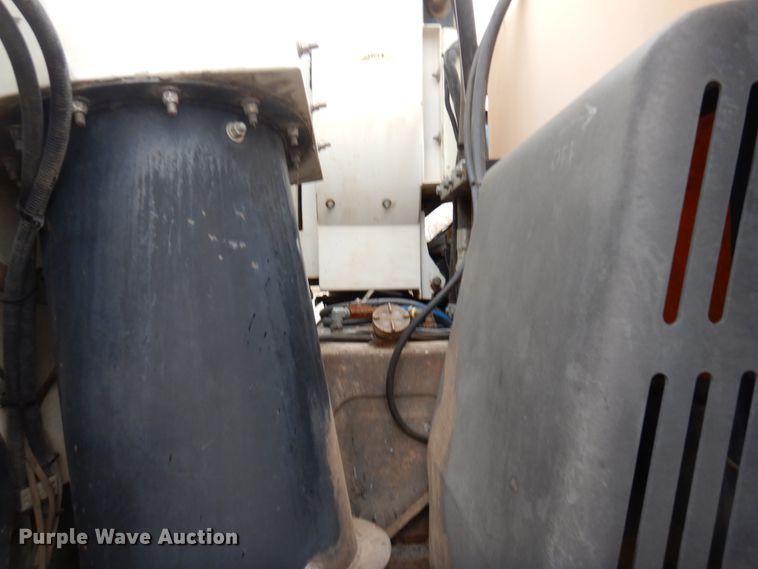 image for item MF9557 2010 International DuraStar 4300  street sweeper truck