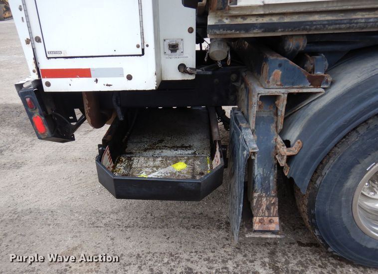 image for item MF9557 2010 International DuraStar 4300  street sweeper truck