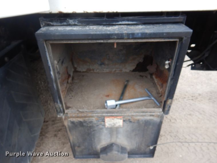 image for item MF9557 2010 International DuraStar 4300  street sweeper truck