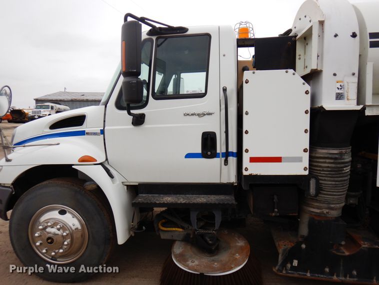 image for item MF9557 2010 International DuraStar 4300  street sweeper truck