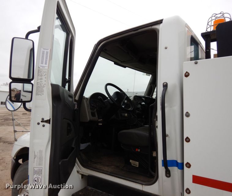 image for item MF9557 2010 International DuraStar 4300  street sweeper truck