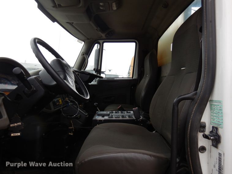 image for item MF9557 2010 International DuraStar 4300  street sweeper truck