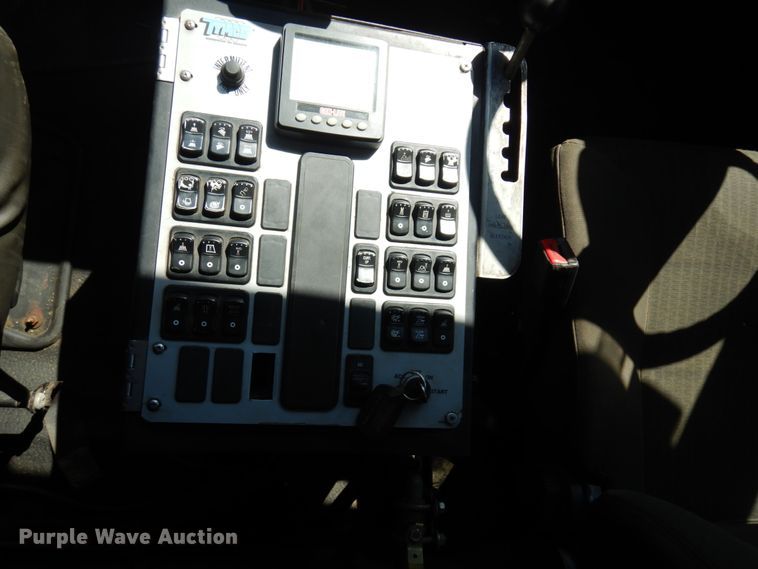 image for item MF9557 2010 International DuraStar 4300  street sweeper truck