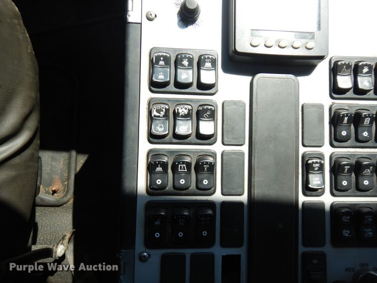 image for item MF9557 2010 International DuraStar 4300  street sweeper truck