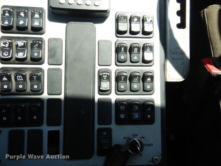 image for item MF9557 2010 International DuraStar 4300  street sweeper truck