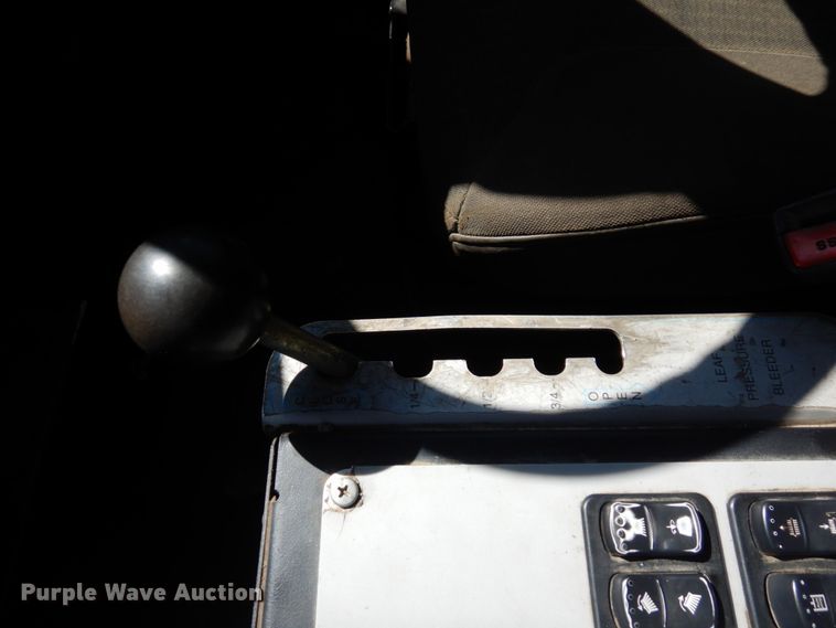 image for item MF9557 2010 International DuraStar 4300  street sweeper truck