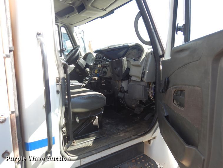 image for item MF9557 2010 International DuraStar 4300  street sweeper truck