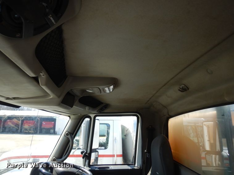 image for item MF9557 2010 International DuraStar 4300  street sweeper truck