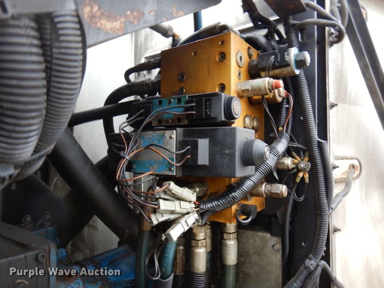 image for item MF9557 2010 International DuraStar 4300  street sweeper truck