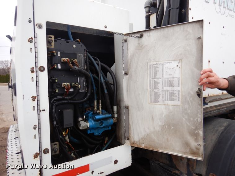 image for item MF9557 2010 International DuraStar 4300  street sweeper truck