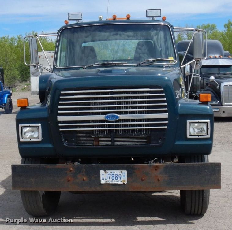 image for item MF9605 1994 Ford LNT9000  truck cab and chassis