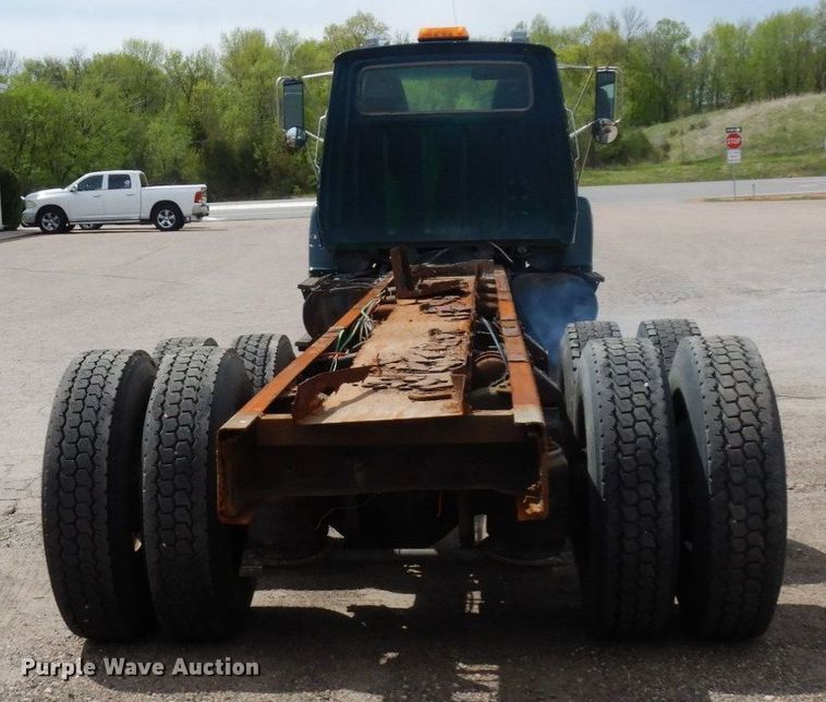 image for item MF9605 1994 Ford LNT9000  truck cab and chassis