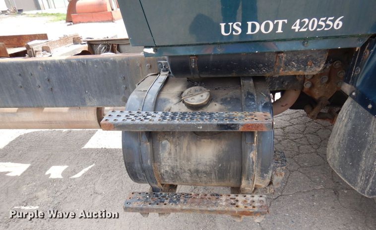 image for item MF9605 1994 Ford LNT9000  truck cab and chassis