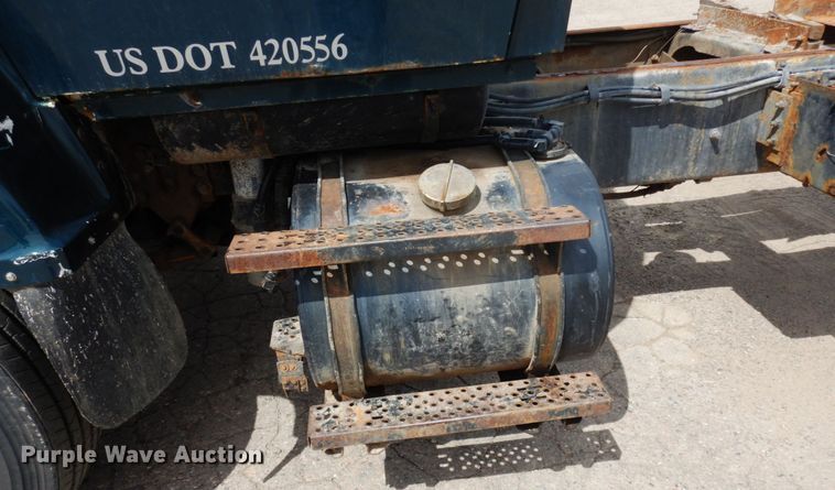 image for item MF9605 1994 Ford LNT9000  truck cab and chassis