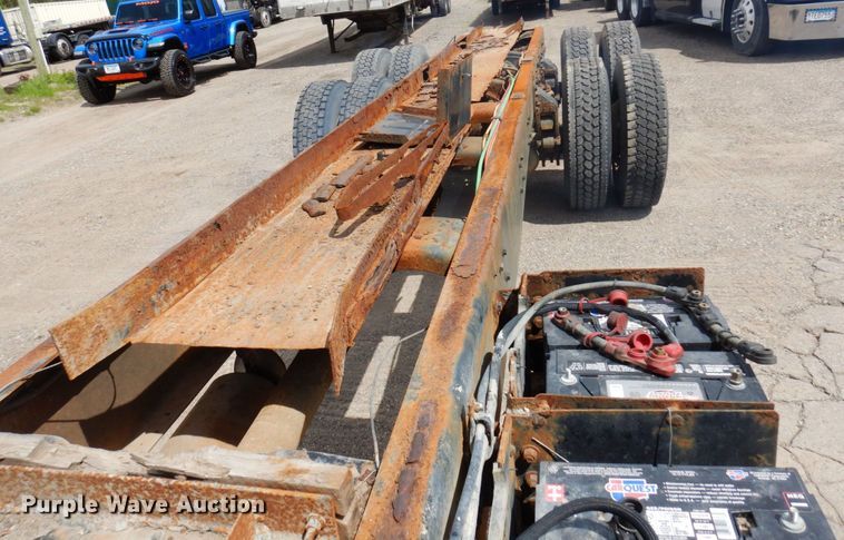 image for item MF9605 1994 Ford LNT9000  truck cab and chassis