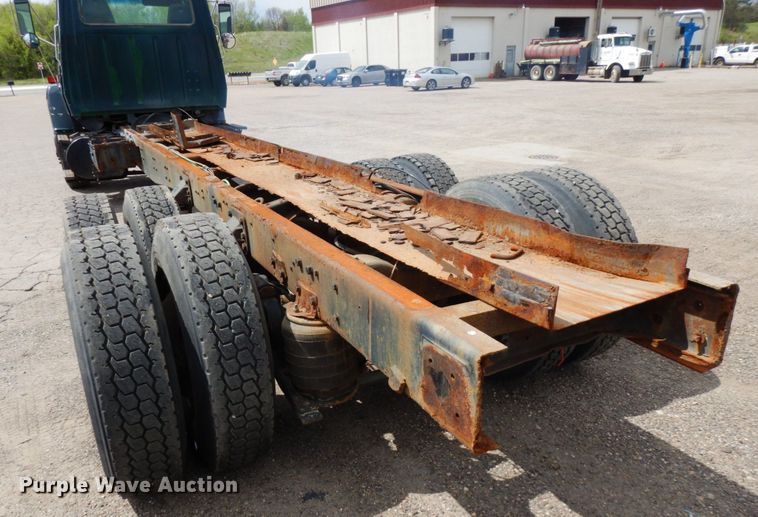 image for item MF9605 1994 Ford LNT9000  truck cab and chassis