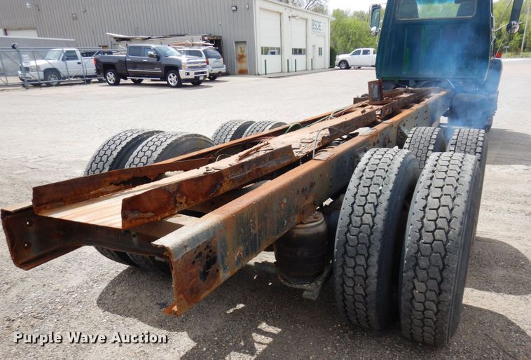 image for item MF9605 1994 Ford LNT9000  truck cab and chassis