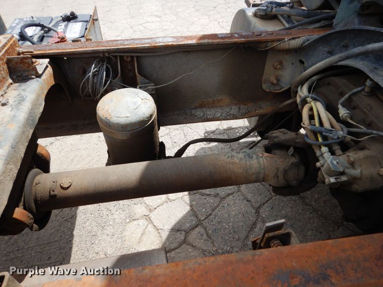 image for item MF9605 1994 Ford LNT9000  truck cab and chassis