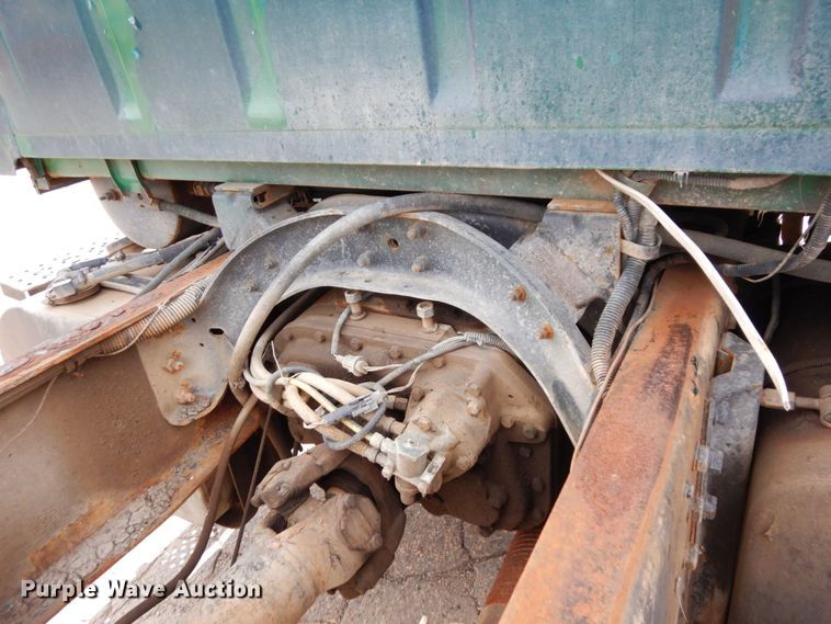 image for item MF9605 1994 Ford LNT9000  truck cab and chassis