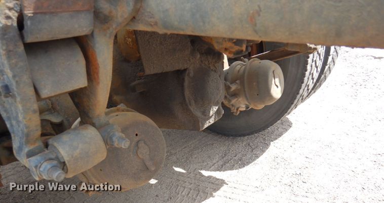 image for item MF9605 1994 Ford LNT9000  truck cab and chassis