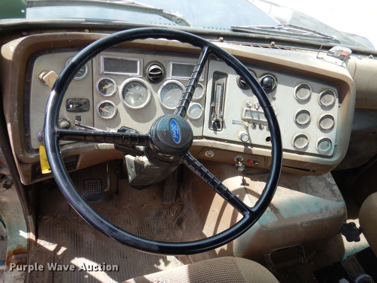 image for item MF9605 1994 Ford LNT9000  truck cab and chassis