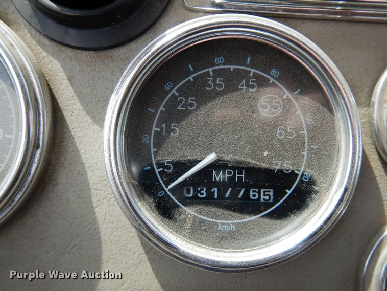 image for item MF9605 1994 Ford LNT9000  truck cab and chassis