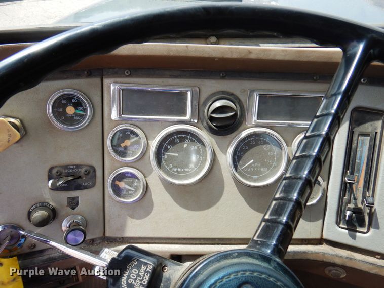 image for item MF9605 1994 Ford LNT9000  truck cab and chassis