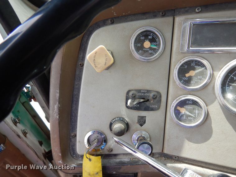 image for item MF9605 1994 Ford LNT9000  truck cab and chassis