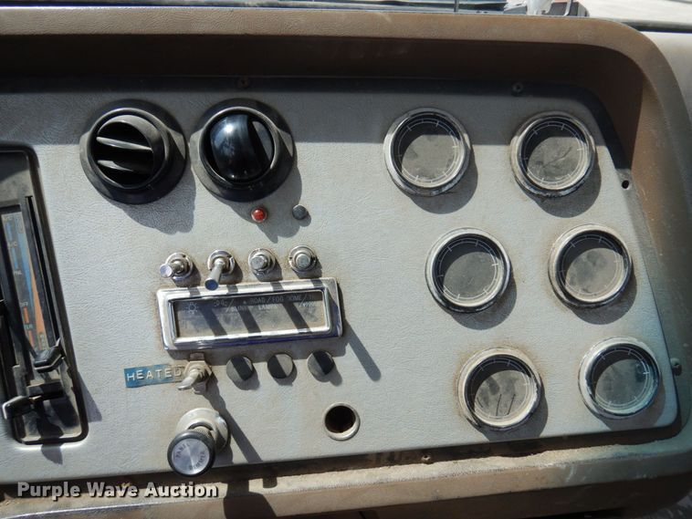 image for item MF9605 1994 Ford LNT9000  truck cab and chassis