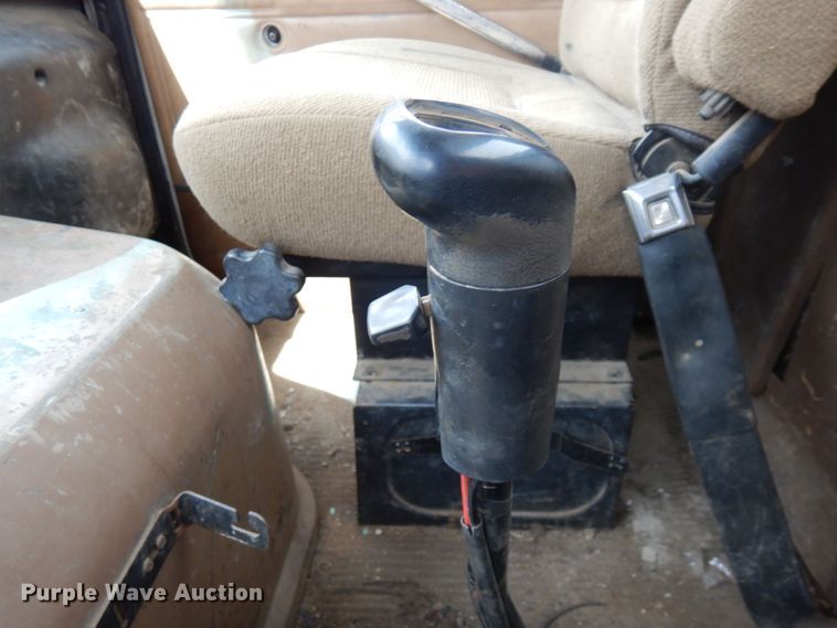 image for item MF9605 1994 Ford LNT9000  truck cab and chassis