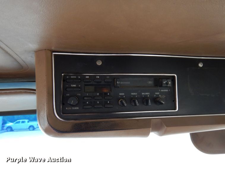 image for item MF9605 1994 Ford LNT9000  truck cab and chassis